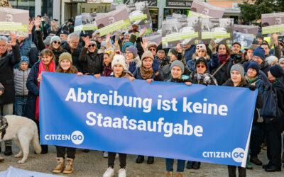 500 Personen bei Kundgebung gegen öffentlich finanzierte Abtreibungen in Tirol. „Kann denn Abtreibung Gesundheitsleistung sein?“